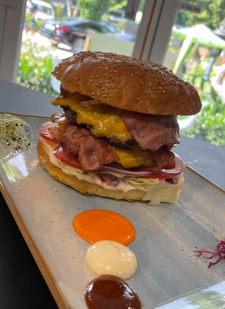 Frankie's burger